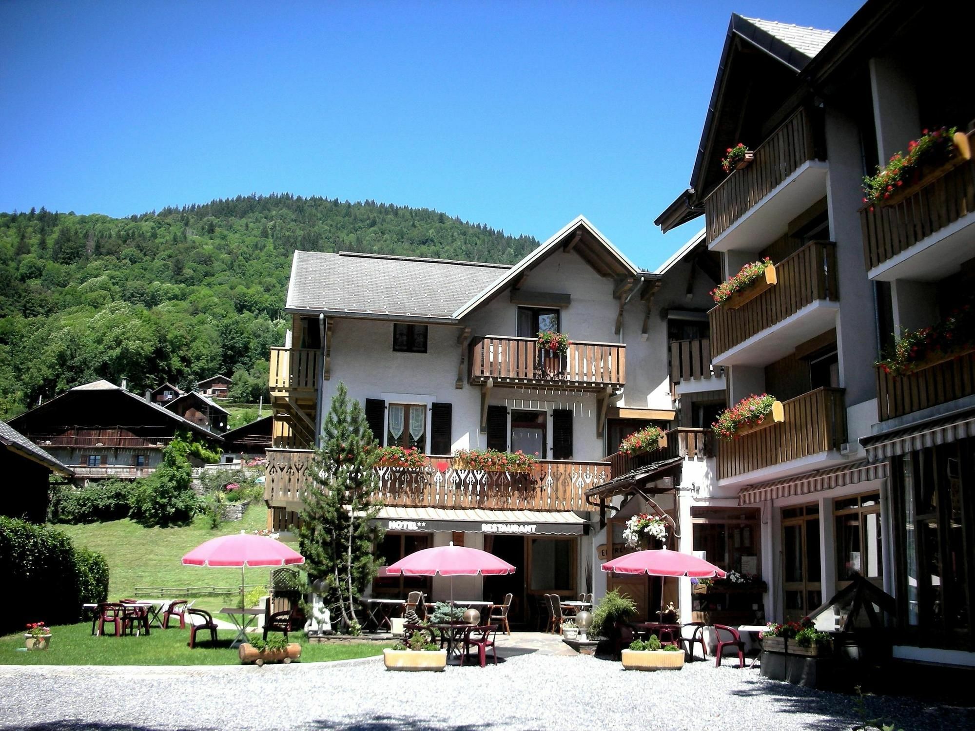 Logis Hotel Gai Soleil Samoëns Екстериор снимка